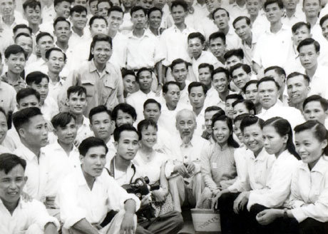 Chủ tịch Hồ Chí Minh với các nhà báo (năm 1960) Ảnh - Tư liệu